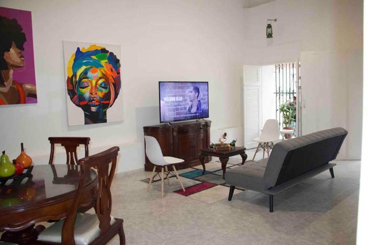 Сasa de vacaciones 2ag-1m Casa De 2 En Getsemani Con Jacuzzi Y Wifi *